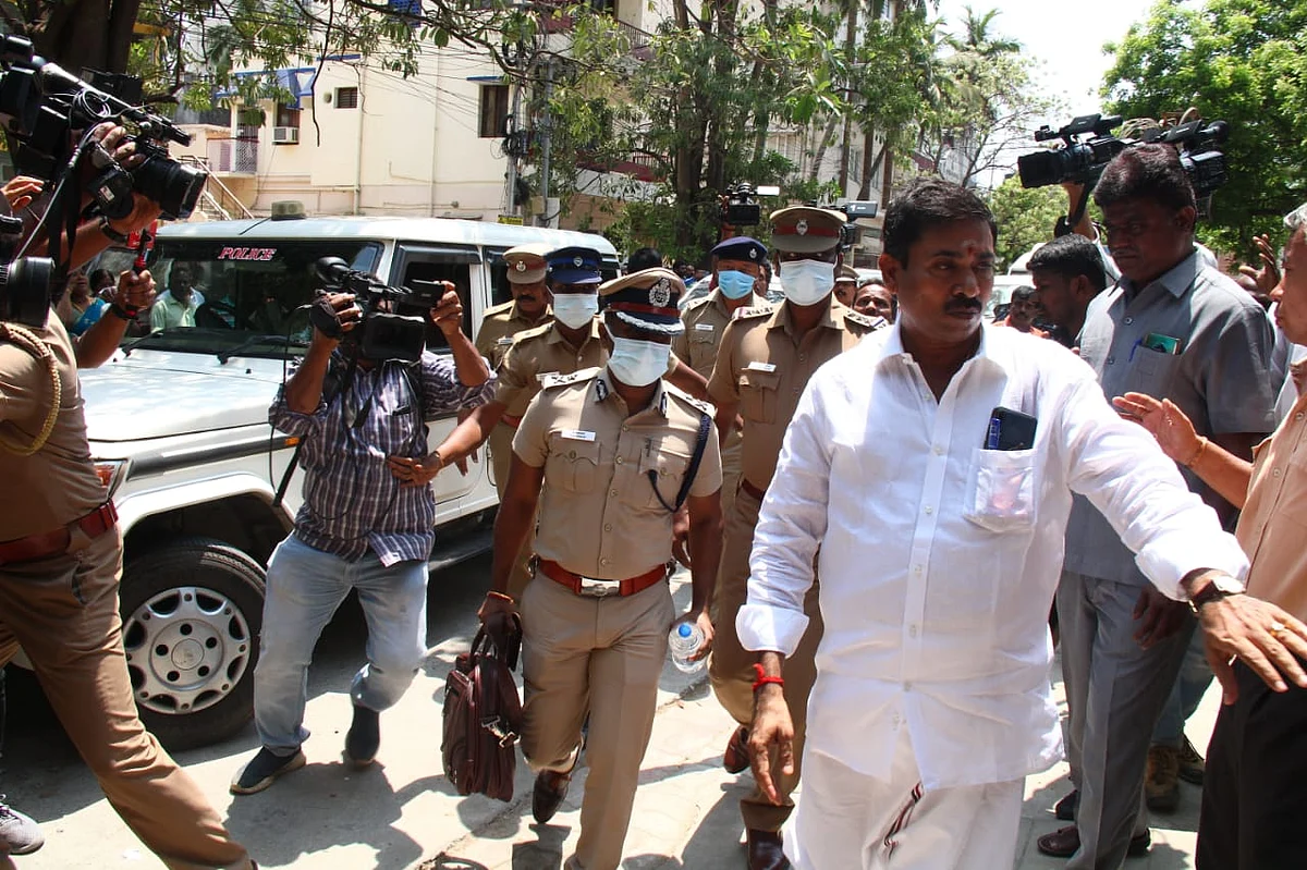 சசிகலாவிடம் விசாரணை