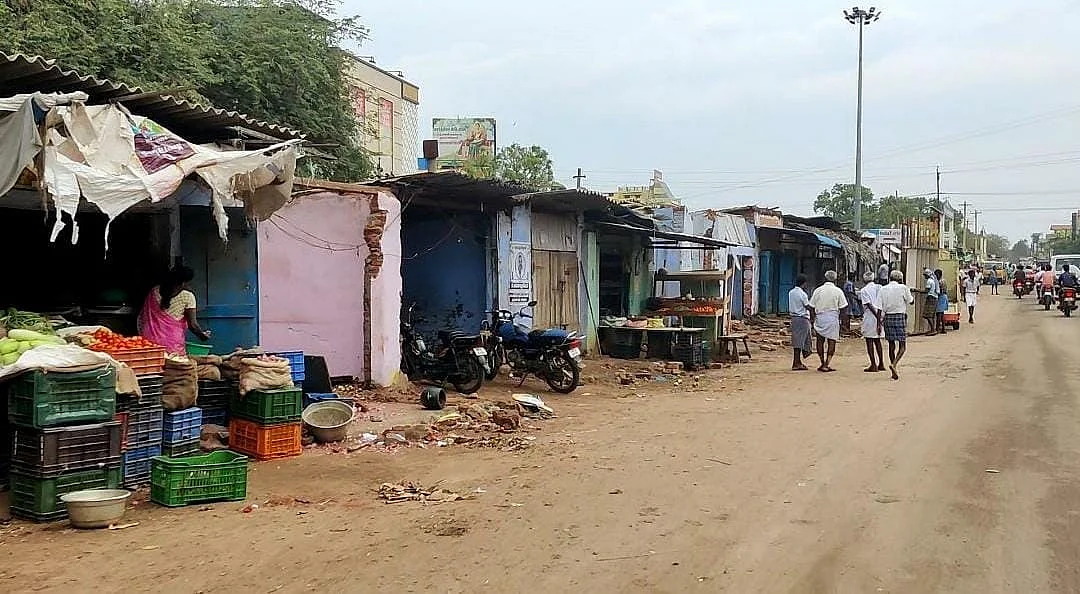 இடிக்கப்பட்ட கடைகள்