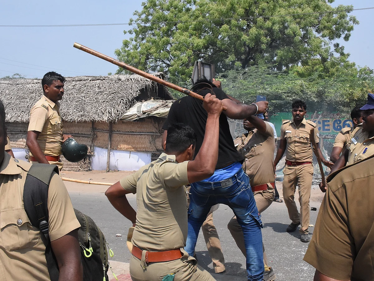 காவல் கொடுமைகள்: பாதுகாப்பு வளையத்தில் பாரத மாதா, தமிழ்த்தாய்; பரிதாப நிலையில் நிஜ தாய்கள்!