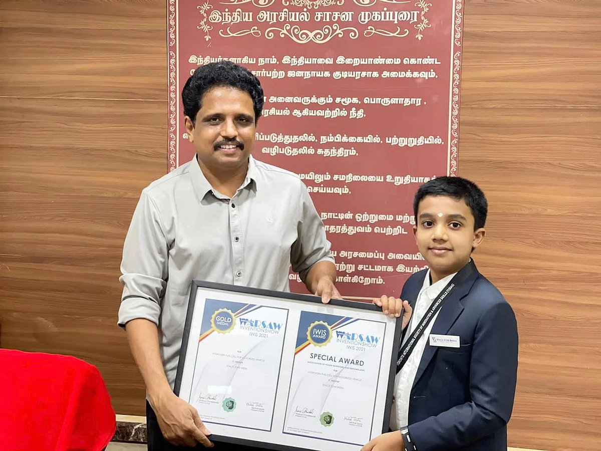 `இவர் மதுரையின் அறிவுக்குழந்தை!' - அறிவியல் சாதனைகள் படைக்கும் பள்ளி மாணவர்; குவியும் பாராட்டுகள்