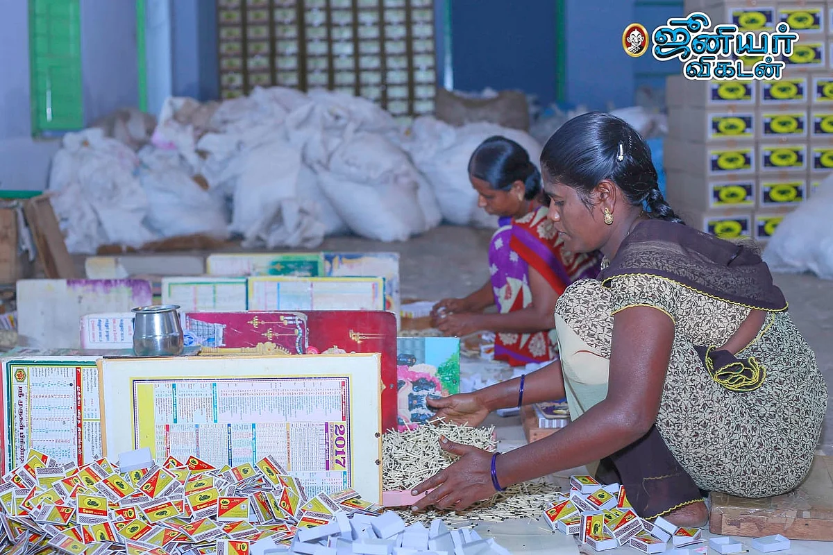 தீப்பெட்டித் தொழிலாளர்கள்