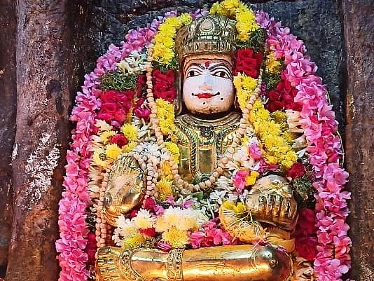 குருப்பெயர்ச்சி விழா: நாகையில் கோலாகலம்!