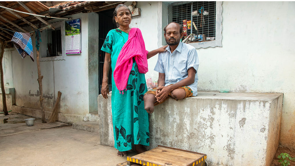 மனைவி ராணியுடன் முருகன்