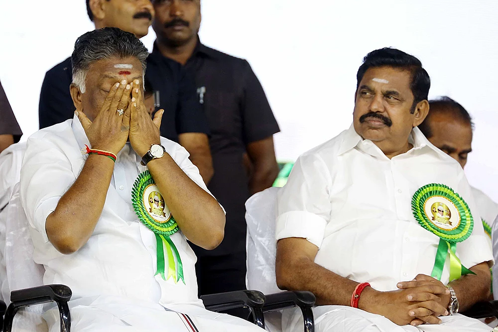 மிஸ்டர் கழுகு: என்னையும் கட்சியைவிட்டு நீக்குங்கள்! - ஏன் பொங்கினார் பன்னீர்?