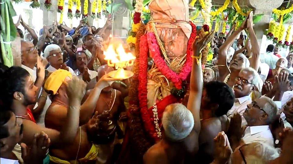 ராஜபாளையம் மாரியம்மன் கோயில் சித்திரைத் 
திருவிழா கொடியேற்றம்: திரளான பக்தர்கள் பங்கேற்பு!