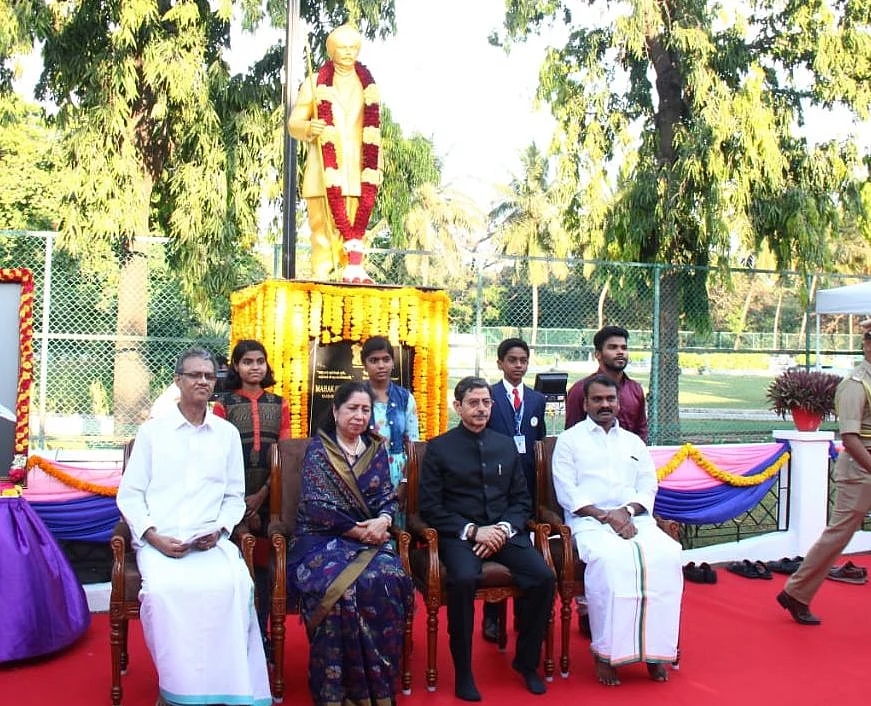 ஆளுநர் அளித்த தேநீர் விருந்தில் தஞ்சாவூர் ஆணையர்; சர்ச்சையாக்கும் திமுக-வினர்! - பின்னணி என்ன?