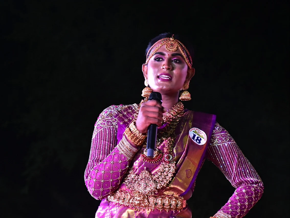 `ஏர் ஹோஸ்டஸ் கனவை நோக்கிப் பயணிக்கிறேன்!' - 'மிஸ் கூவாகம்' திருநங்கை மெகந்தி