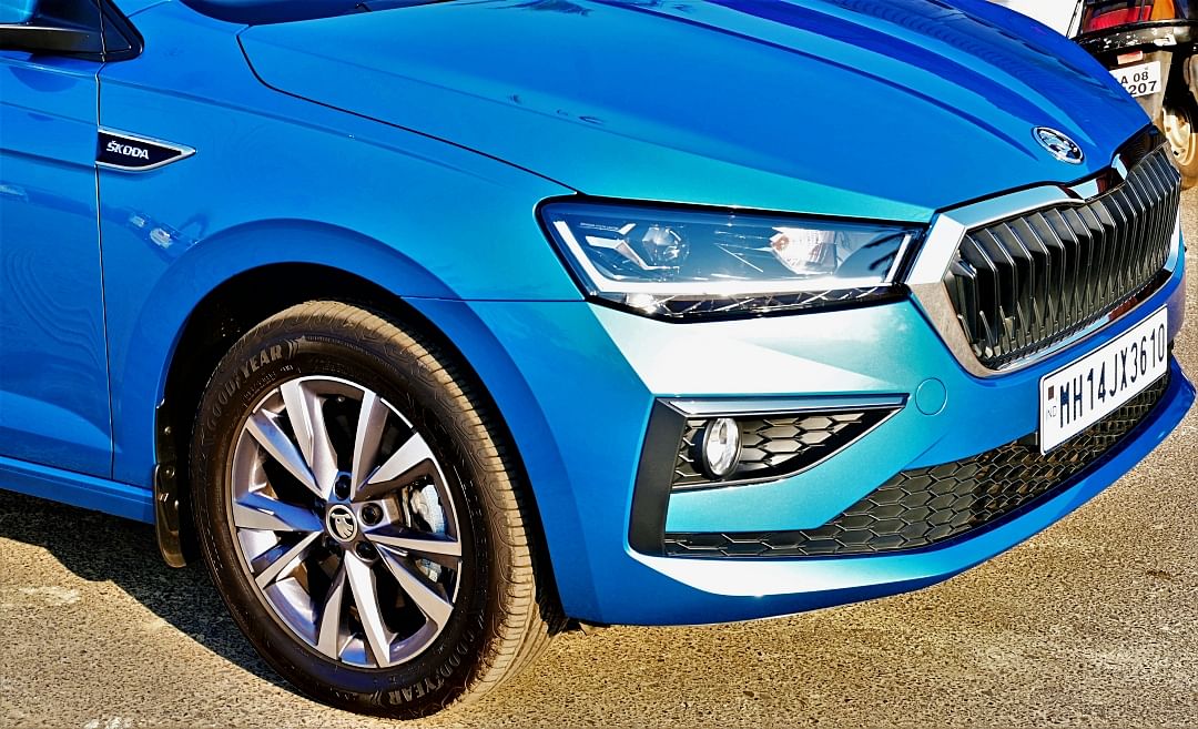 Sharp Lines , Crystalline Structures and LED Headlights with L-Shaped DRLs 
