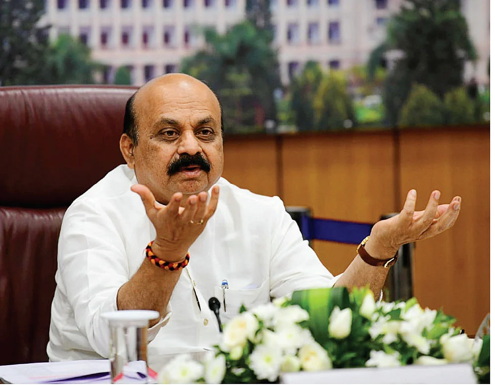 ஹிஜாப் முதல் ஹலால் வரை... கர்நாடகாவில் தலைதூக்கும் இந்துத்துவ அரசியல்!