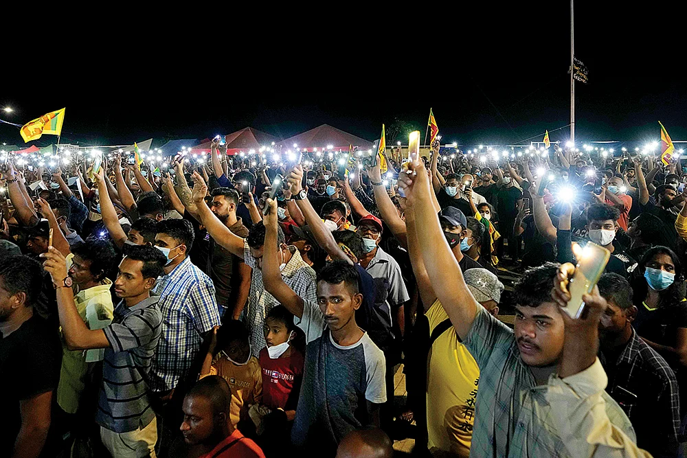 திண்டாடும் மக்கள்... தீர்வின்றித் திணறும் அரசு! - இலங்கையிலிருந்து நேரடி ரிப்போர்ட்!