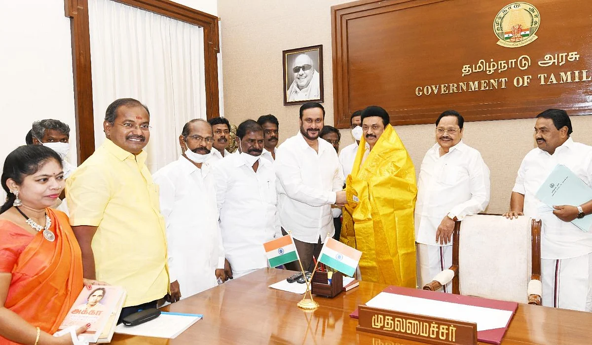 பாமக-வினருடன் முதல்வர்