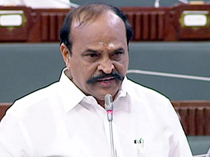 `நாங்க நிச்சயதார்த்தம் செஞ்சுட்டோம், நீங்கதான் கல்யாணம் நடத்திவெக்கணும்’ - சட்டசபையில் கடம்பூர் ராஜூ