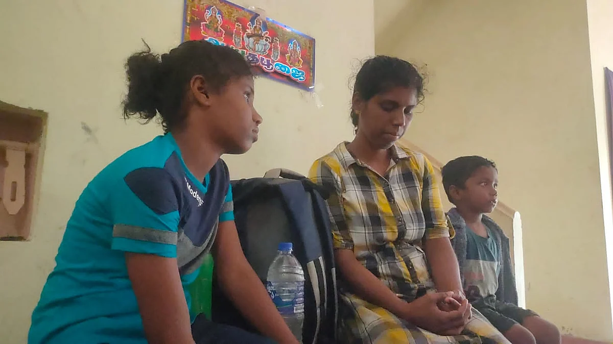 மரைன் காவல் நிலையத்தில் அகதிகள்