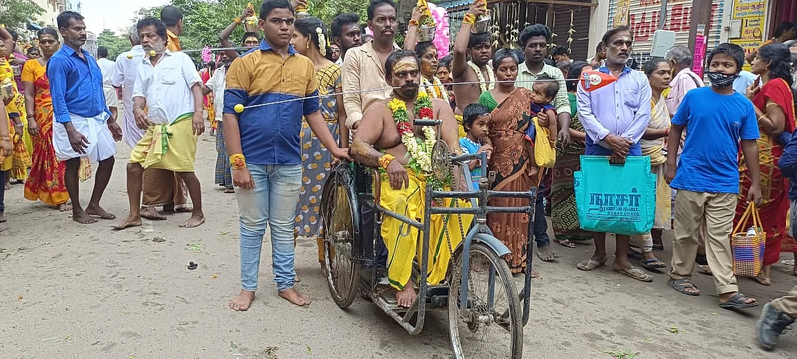 வேல் குத்திய மாற்றுத்திறனாளி பக்தர்