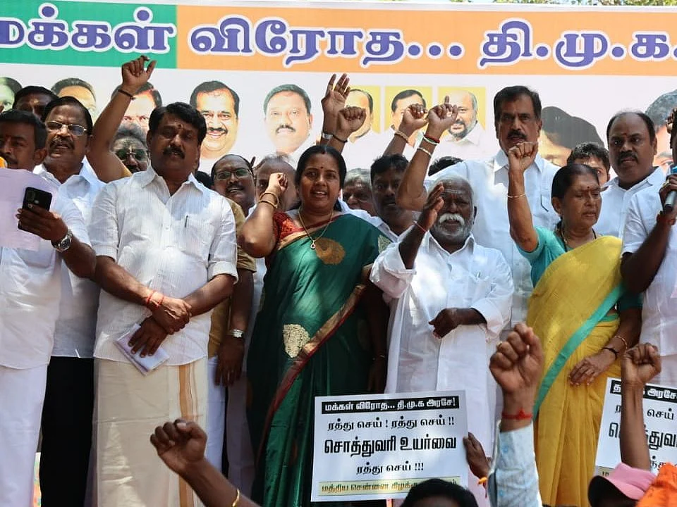 ``மத்திய அரசே பொய் சொல்லாதே!" - பாஜக கண்டன ஆர்ப்பாட்டத்தில் கோஷம் - அதிர்ந்துபோன நிர்வாகிகள்