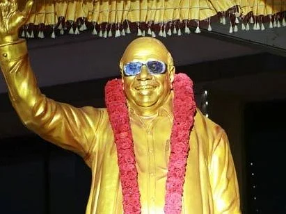 கருணாநிதி சிலை: 3 டன் களிமண்; 2 டன் வெண்கலம் - உருவாகிறது தமிழகத்தின் மிக பிரமாண்ட உலோகச் சிலை!