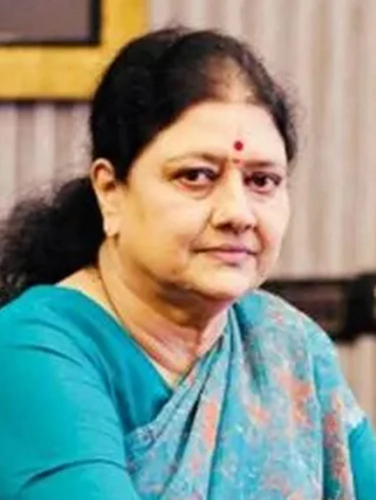 தி.மு.க-வா... சசிகலா ஆதரவா? - செங்கோட்டையனின் கணக்கு என்ன?