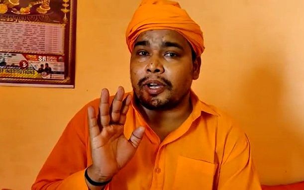``முஸ்லிம் ஜிகாதிகளைக் கொன்றால்தான் இந்தியா இந்து ராஷ்டிரமாகும்" - உ.பி துறவி சர்ச்சைப் பேச்சு
