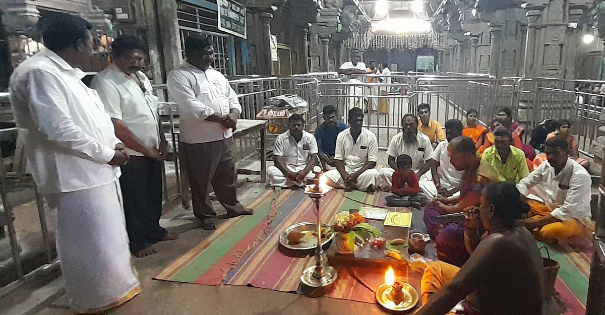 ராமநாதசுவாமி கோயிலில் பஞ்சாங்கம் வாசிக்கப்பட்ட காட்சி