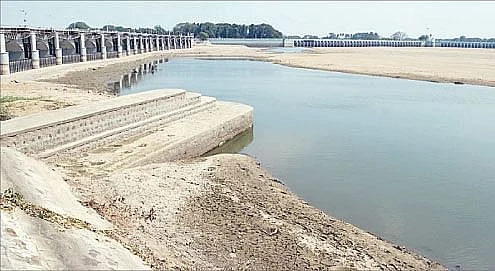 மேக்கேதாட்டூவை கைவிடுங்கள்;
நேத்ராவதி-ஹேமாவதி இணைப்பை கையில் எடுங்கள்
கர்நாடகாவுக்கு ஒரு யோசனை!