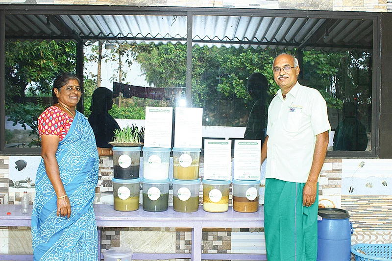 மனைவியுடன்