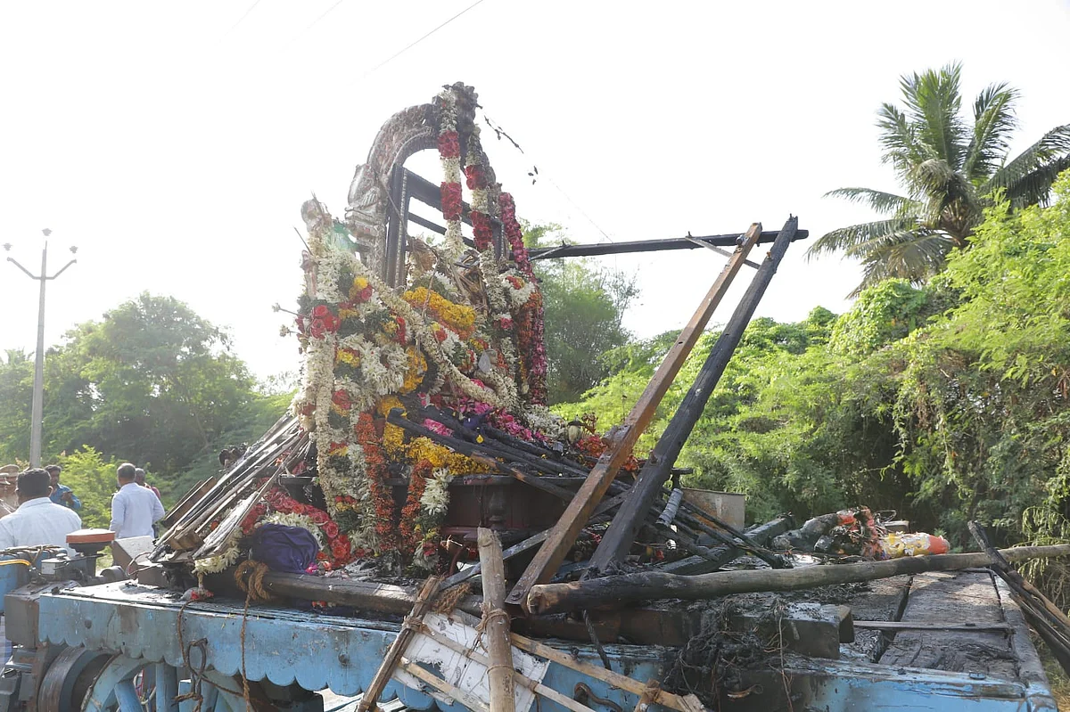 விபத்துக்குள்ளான தேர்