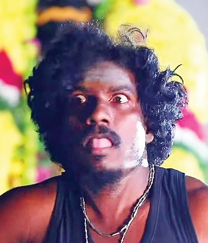 மில்க் பாத்... சிணுங்கல் நடனம்... ஜட்டி அபிஷேகம்... சர்ச்சை கிளப்பும் வேலூர் சாமியார்கள்!