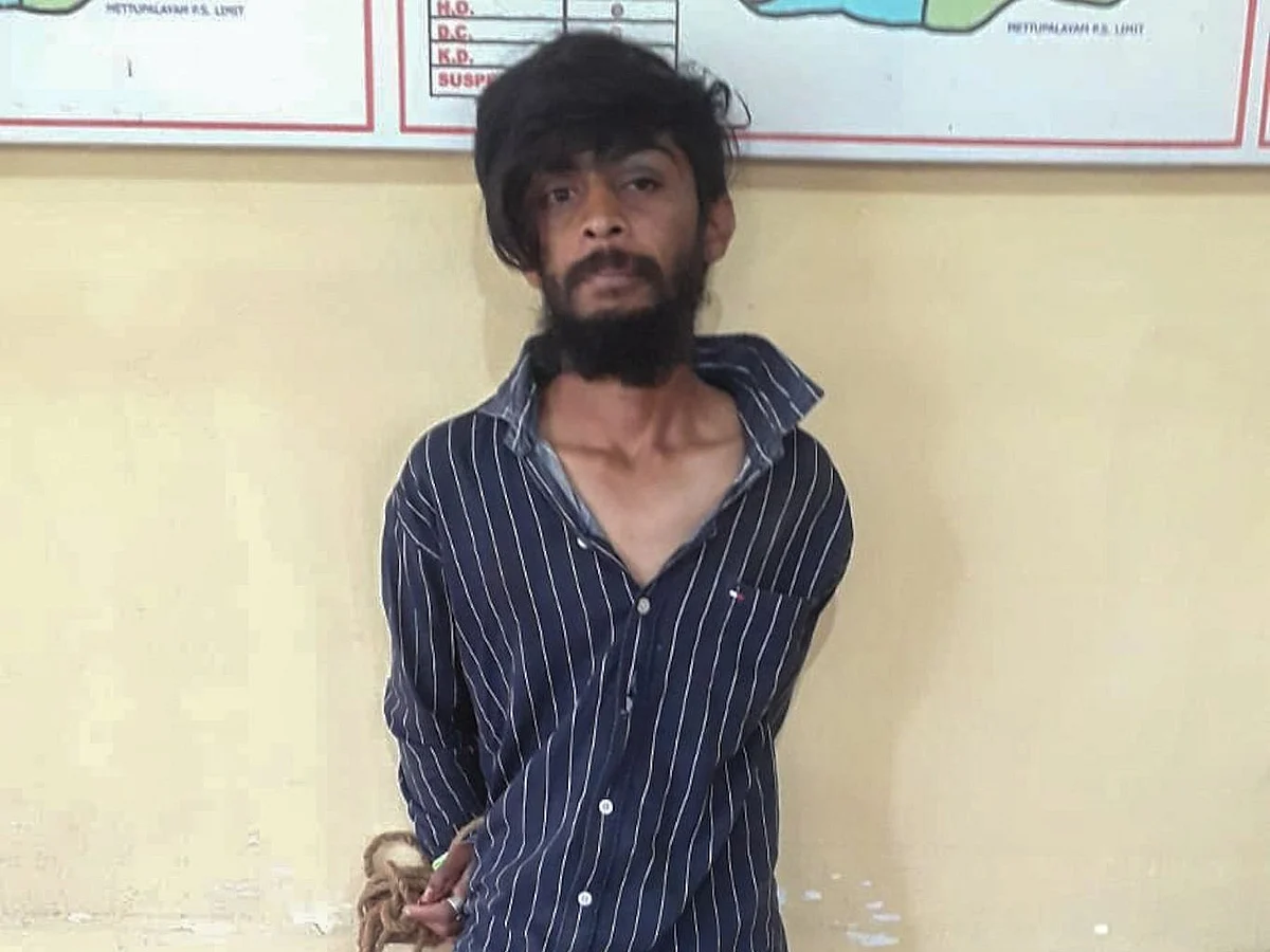ஒருதலைக் காதல்; பள்ளி மாணவியைக் கத்தியால் குத்திய இளைஞர்! - குன்னூர் கொடூரம்