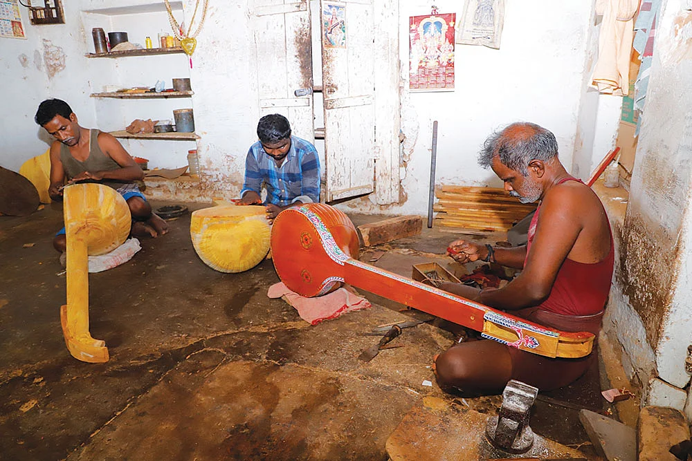 தனித்துவமிக்க தஞ்சாவூர் வீணை!