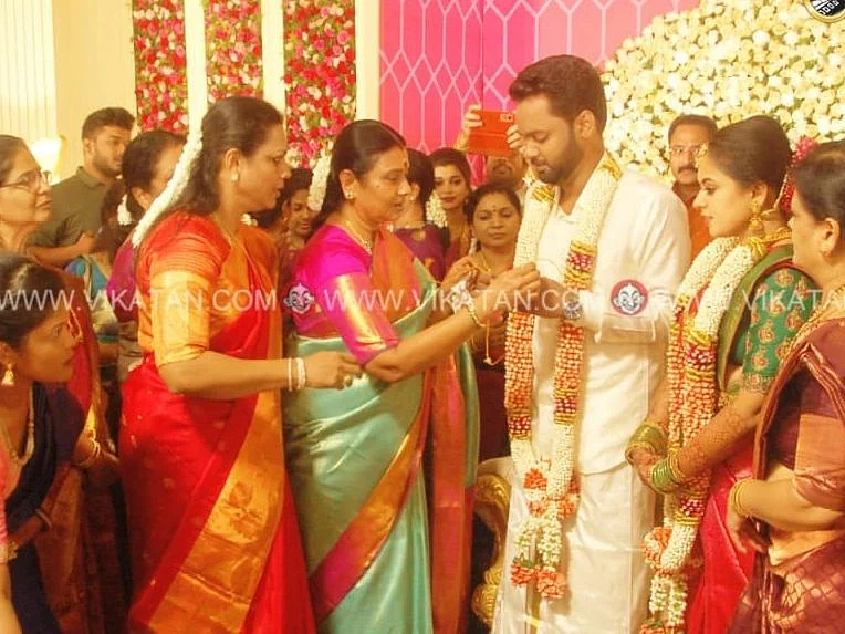 சுரேஷ் ராஜன்: `பதவியைப் பறித்த ஸ்டாலின், திருமணத்தை நடத்திவைத்த துர்கா ஸ்டாலின்' - பின்னணி இதுதான்!