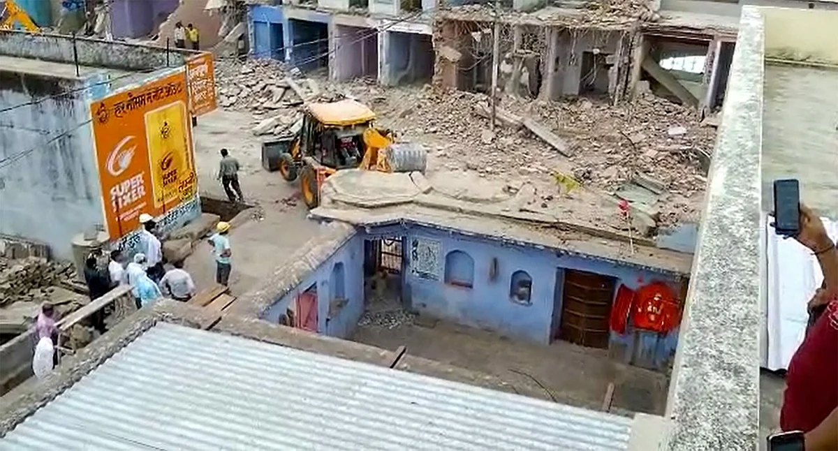 300 ஆண்டுகள் பழமையான சிவன் கோயில் இடிப்பு
