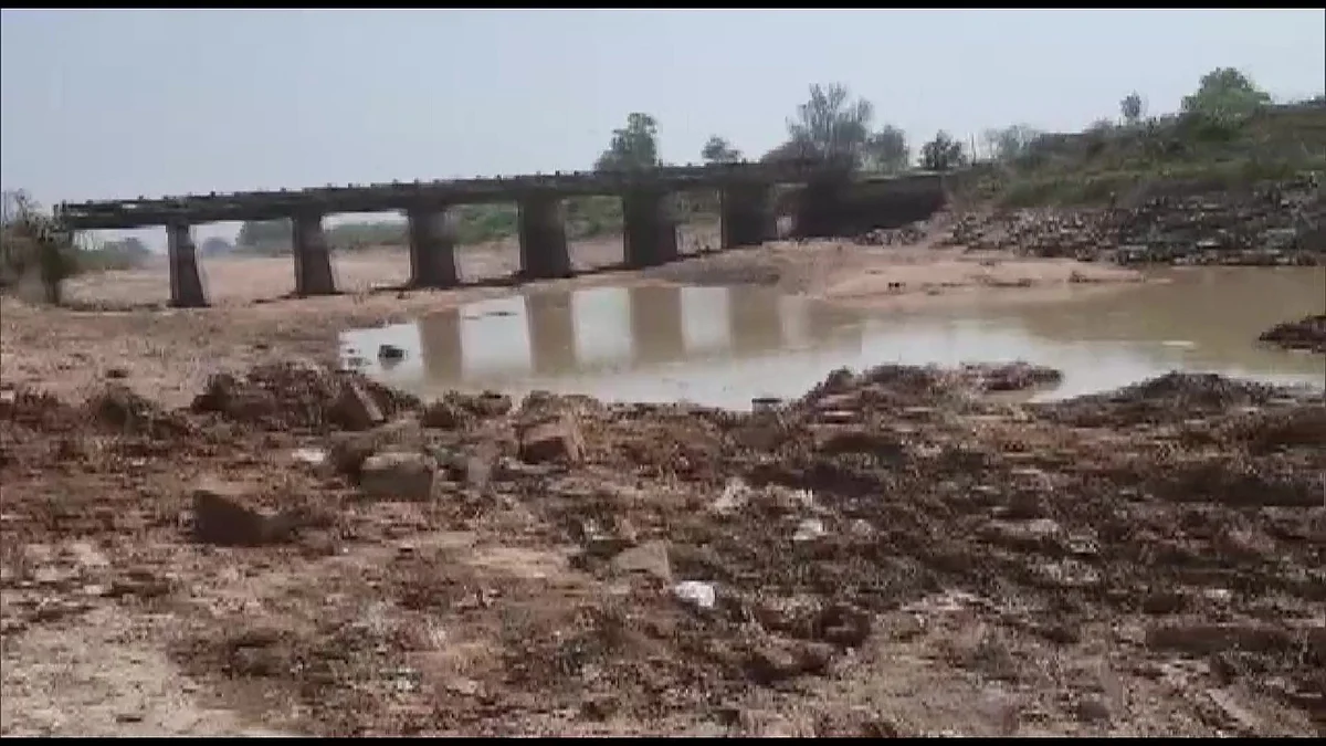 500 டன் எடைக் கொண்ட இரும்பு பாலம்