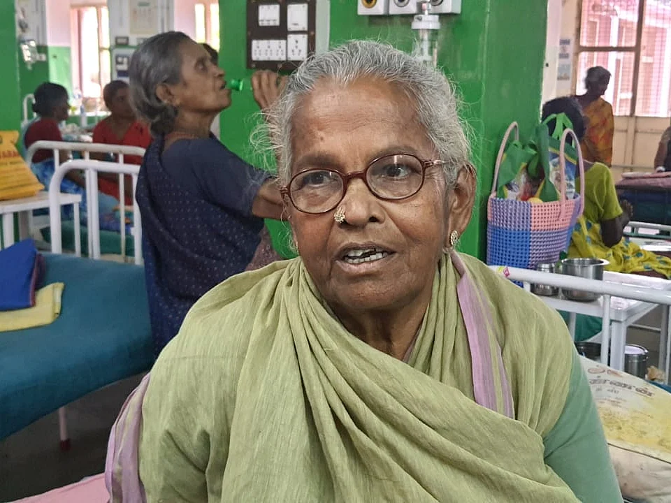 வலது காலுக்குப் பதில் இடதுகாலில் ஆபரேஷன்; பணியிடமாற்றம் செய்யப்பட்ட அரசு மருத்துவர்! - என்ன நடந்தது?