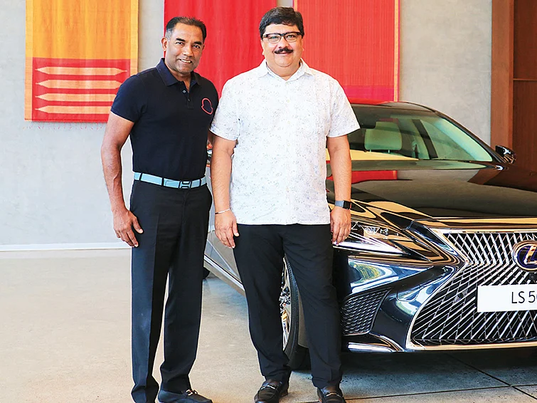 lexus: "கார் ஷோருமா! பட்டுப் புடவை ஷோரூமா!" - லெக்ஸஸ் ஷோரூம் பற்றிய சுவாரஸ்யத் தகவல்கள்!|video