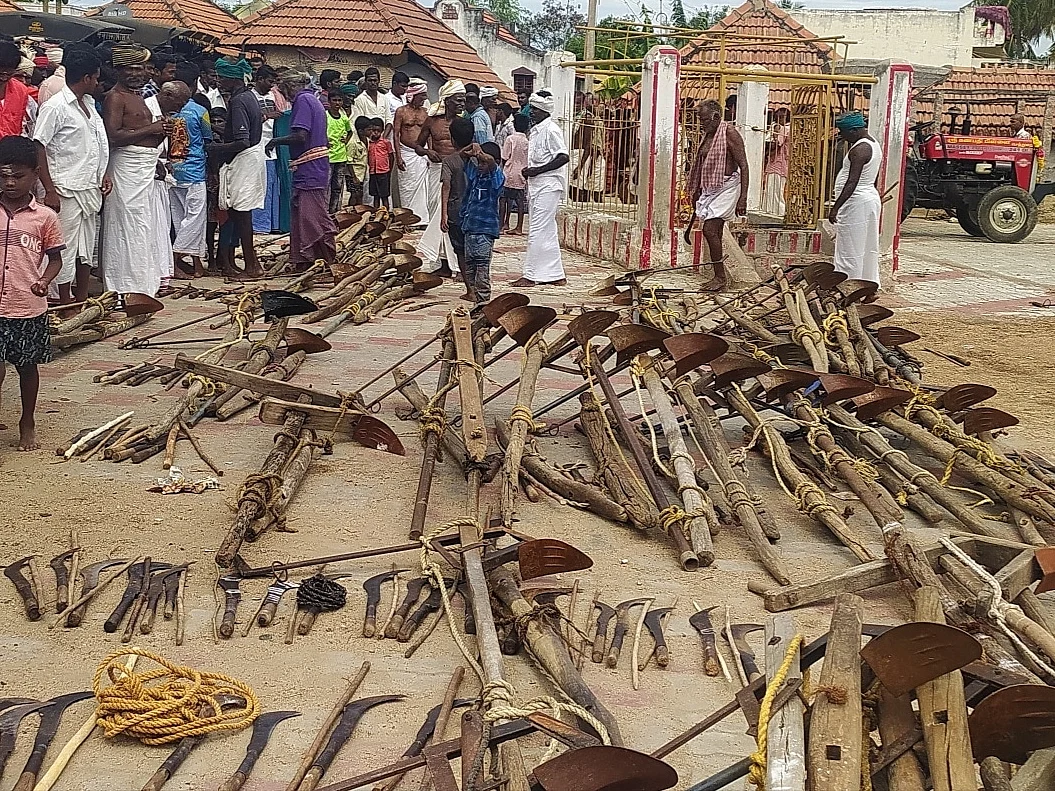 உழுகலப்பை, மண்வெட்டி, அரிவாள்; சித்திரை முதல்நாளில் உற்சாகமாக நடைபெற்ற நல்லேர் பூட்டும் விழா!