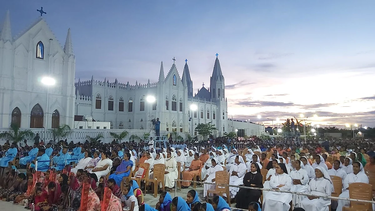 வேளாங்கண்ணி மாதா கோயிலில்