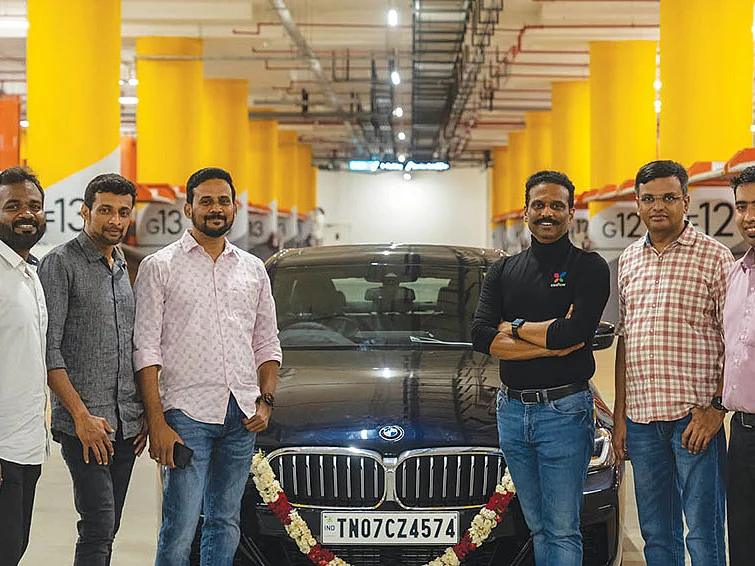 5 பேருக்கு BMW கார் பரிசு... அசத்திய சுரேஷ் சம்பந்தம்!