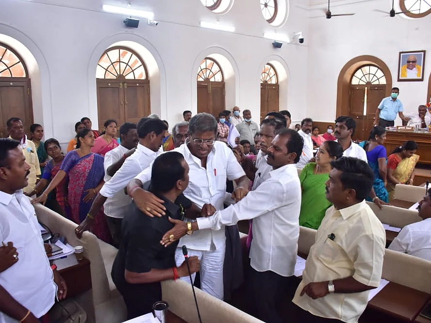 அடிதடி... வீடியோ கால்... கோவை மாநகராட்சி முதல் கூட்ட களேபரங்கள்!