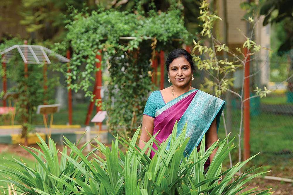 அன்று, சைக்கிளில் சென்ற மாணவி... இன்று, அதே பல்கலைக்கழகத்துக்கு துணைவேந்தர்!