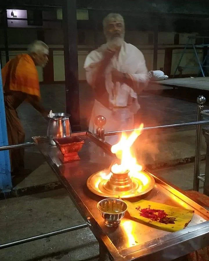 கோயிலில் அஜித்