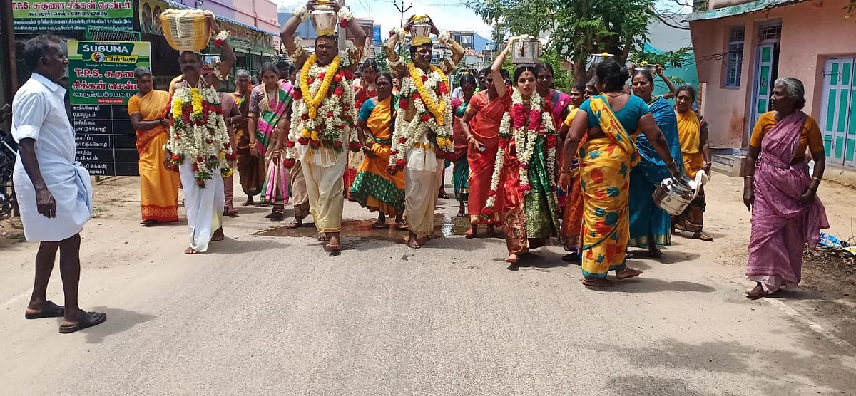 பக்தர்கள் பால்குடம்