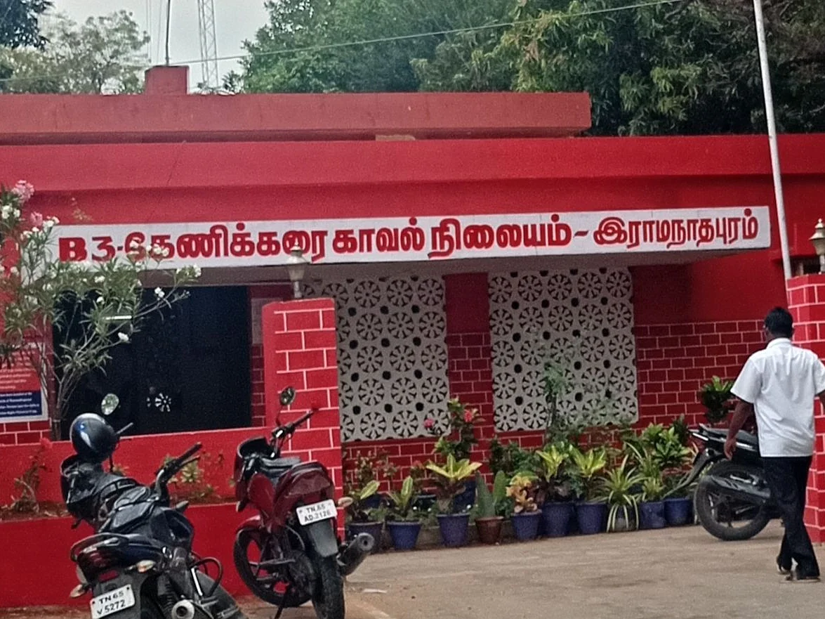 வீட்டில் கட்டி வைத்திருந்த நாயை அடித்துக் கொன்ற இளைஞர்கள்; பதறவைக்கும் சிசிடிவி காட்சிகள்!