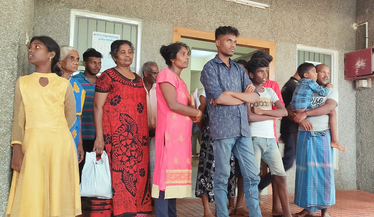 காவல் நிலையத்தில் அகதிகள்