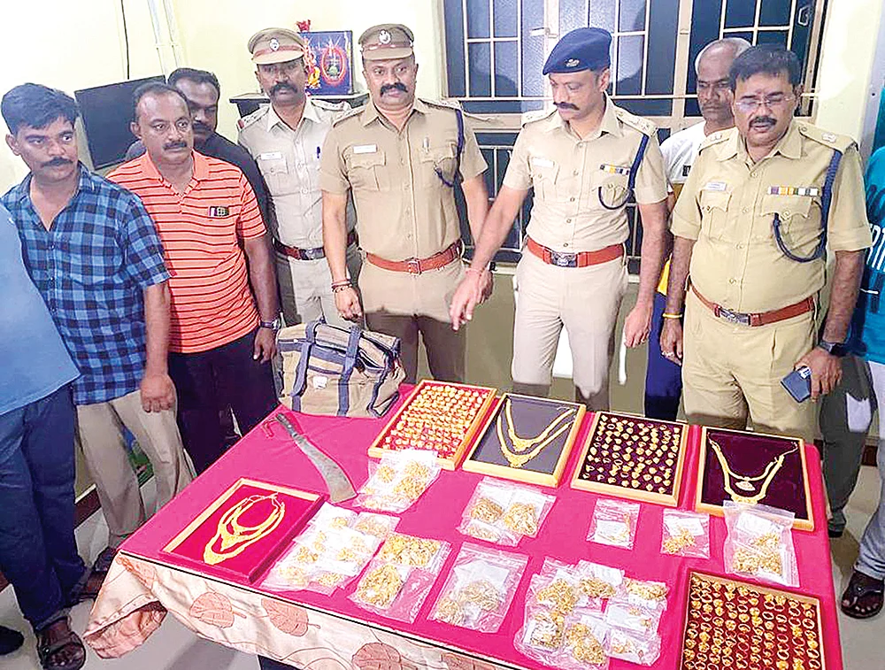 எக்கச்சக்க கேர்ள் ஃபிரெண்ட்ஸ்... உல்லாச வாழ்க்கைக்காக கொள்ளையடித்த மாணவர்கள்!