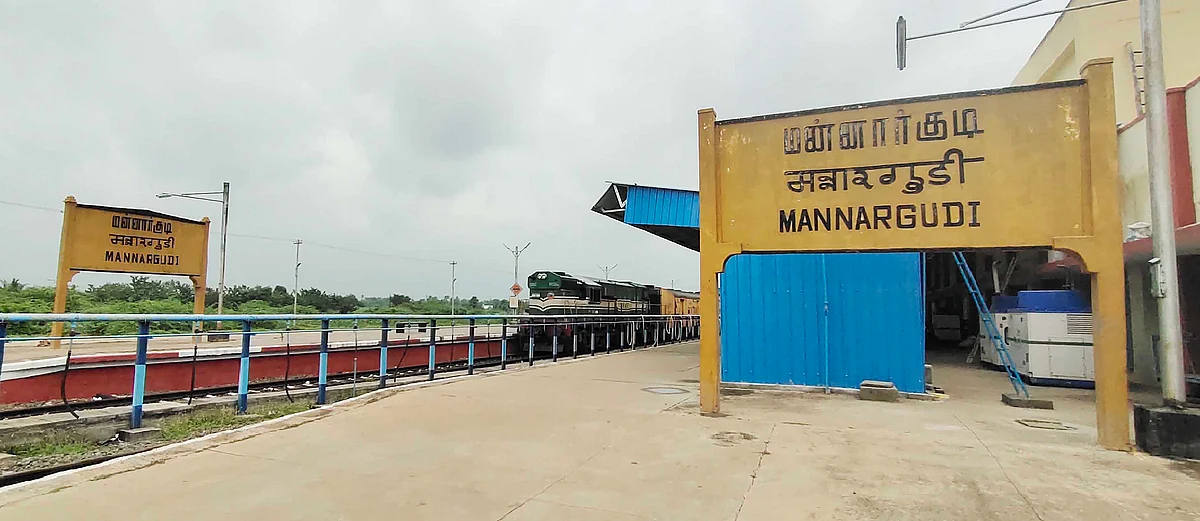 தேமுதிக பிரமுகர் வீட்டில் நகை, பணம் கொள்ளை - போலீஸ் தீவிர விசாரணை!