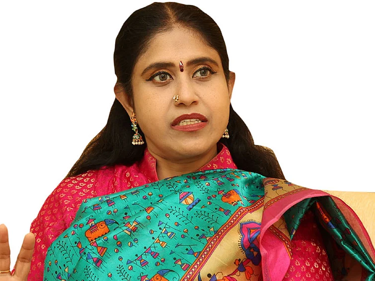 முதல்வரே கூச்சப்படும் அளவுக்கு ஜால்ரா அடிக்கிறார்கள்! - விளாசும் விஜயதரணி