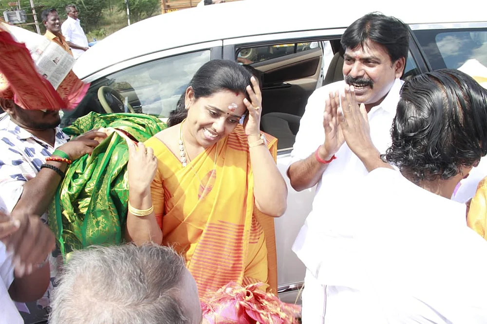 கிருத்திகா - முனியசாமி
