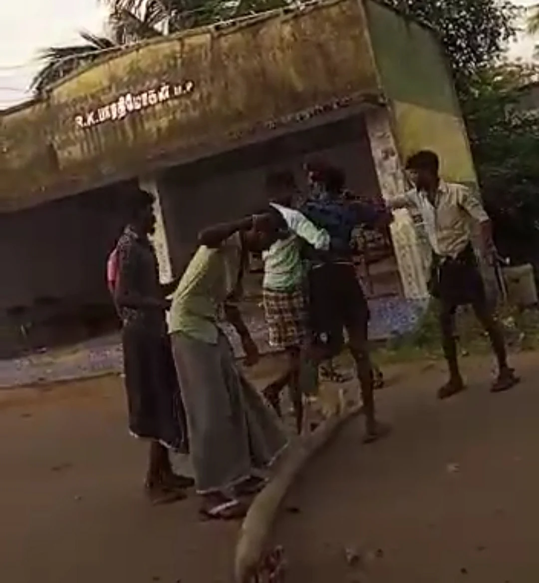 போதையில் இளைஞர்கள் வெறிச்செயல்