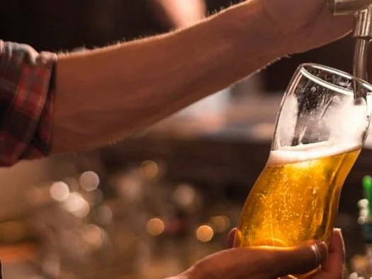 Greenest beer: சிறுநீரிலிருந்து பீர் தயாரிக்கும் சிங்கப்பூர் நிறுவனம்; ஆச்சர்யப் பின்னணி!