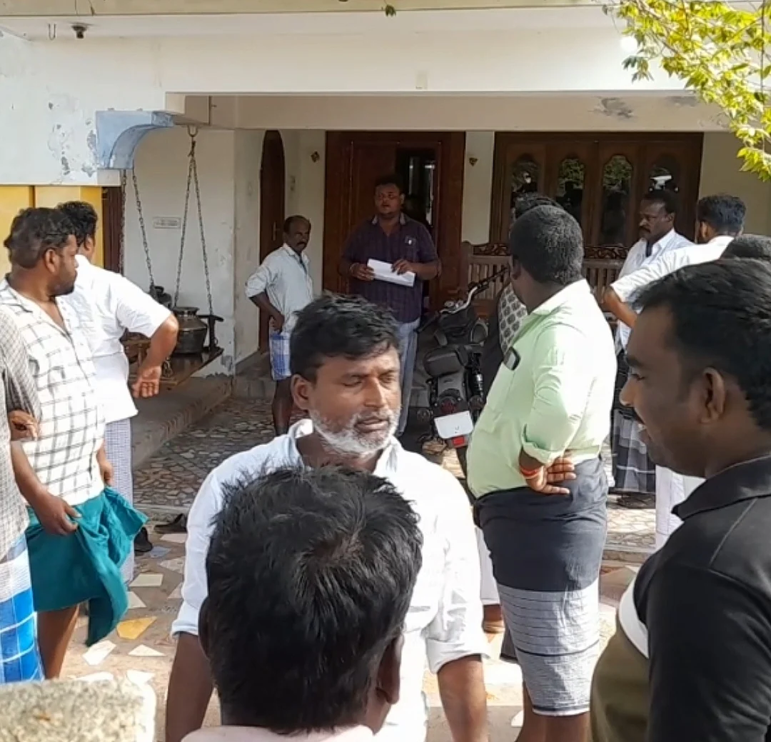 அதிமுக பிரமுகர் வீடு